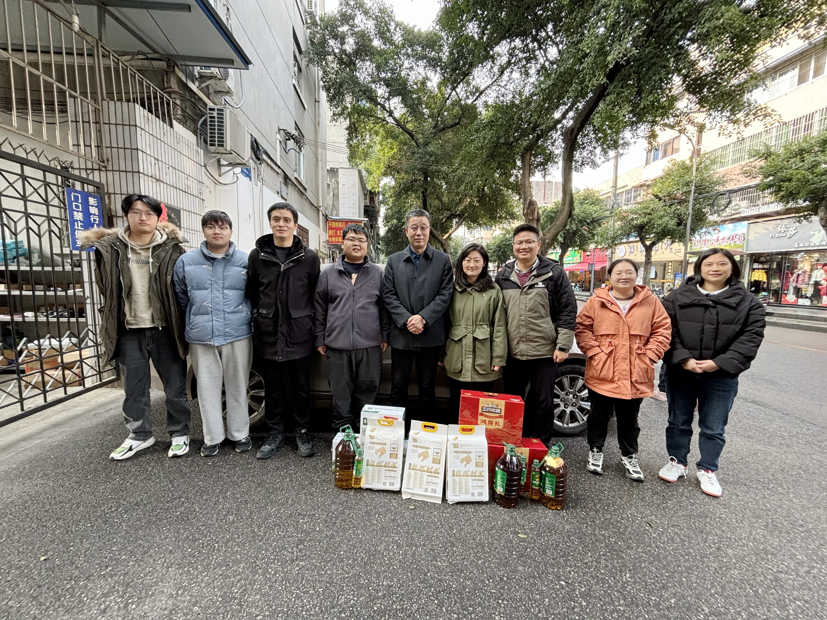 自然Z6尊龙凯时厅项目送温暖