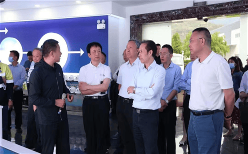 省自然Z6尊龙凯时投资集团党委书记、董事长陈贵林陪同省委省政府决策咨询委员会主任陈光志赴雅安调研