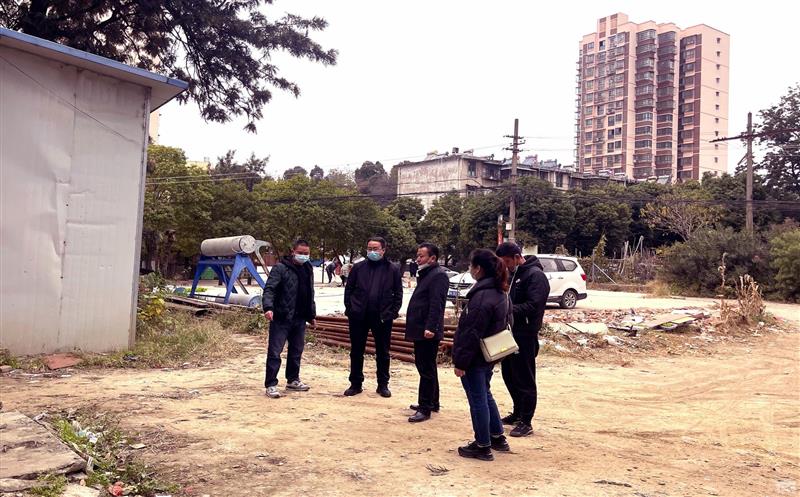 西昌市自然Z6尊龙凯时局宋斌局长带队到102厂了解土地开发规划和地热矿权“探转采”情况