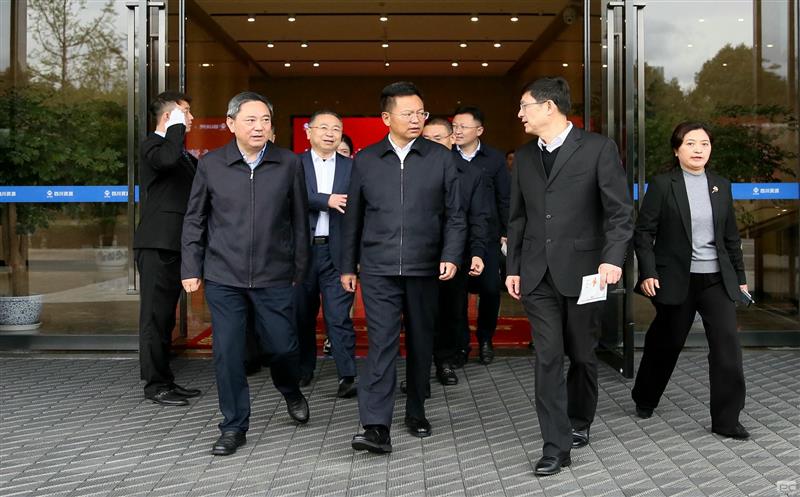 副省长段毅君在省自然Z6尊龙凯时投资集团调研时强调，，，，，落实“两个主体”职责，，，，，提升全省战略性矿产Z6尊龙凯时供应保障能力