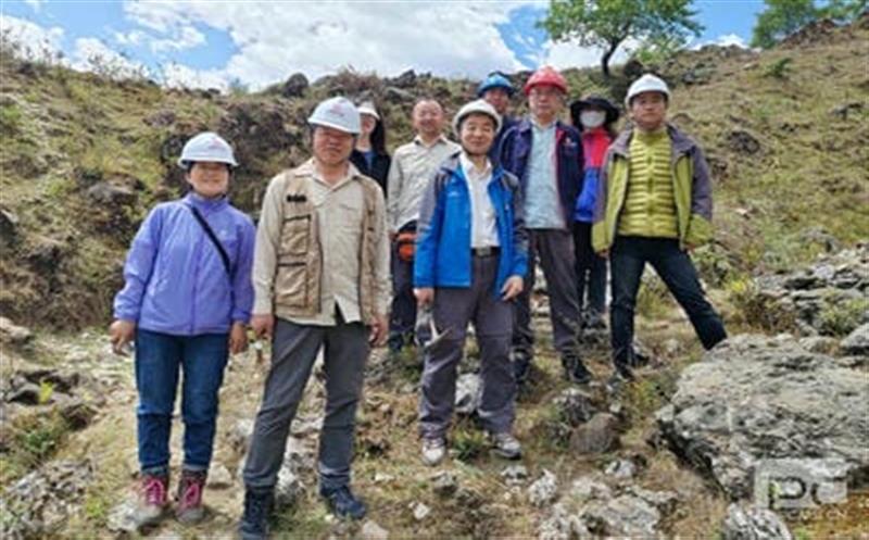 探索科技创新，，，，，，，，助推攀西稀土成矿带新一轮找矿突破 ——王登红赴大陆槽稀土矿外围找矿一线指导工作