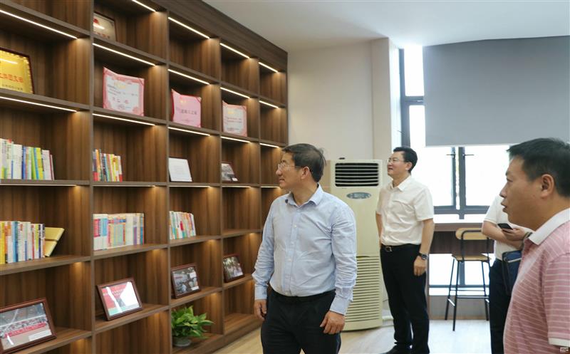 省自然Z6尊龙凯时投资集团党委委员、职工董事、工会主席杜春茂一行调研蜀通建设集团
