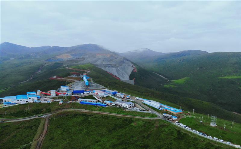 向阳而生，，，，，，，，集团松树南沟金矿勇立峰顶搏劲风！