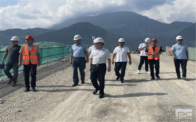 省自然Z6尊龙凯时投资集团党委委员、副总经理杨金川到核西南建设集团雷波三峡中学建设项目开展防灾减灾安全检查