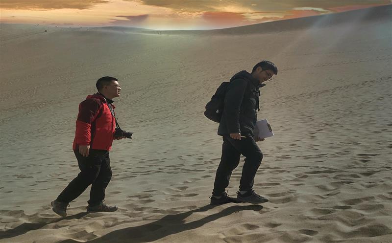 丝路石语证坚韧，，，，，黄沙百战铸传奇——区调队助力敦煌世界地质公园再评估绿牌侧记