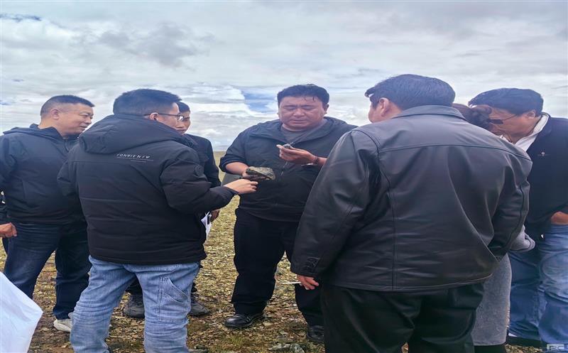 那曲市自然Z6尊龙凯时局领导莅临安多县东风铬铁矿储量核实项目检查
