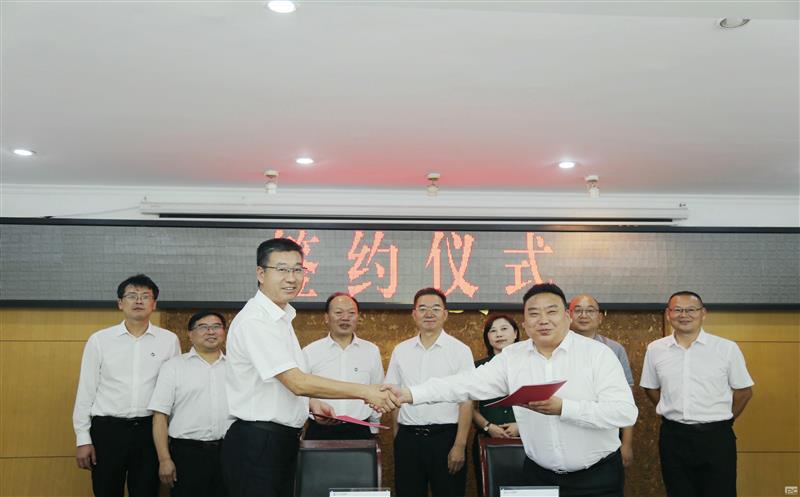 优势互补，，，，，，，携手并进 ——测绘公司与四川省青海商会签署战略合作协议